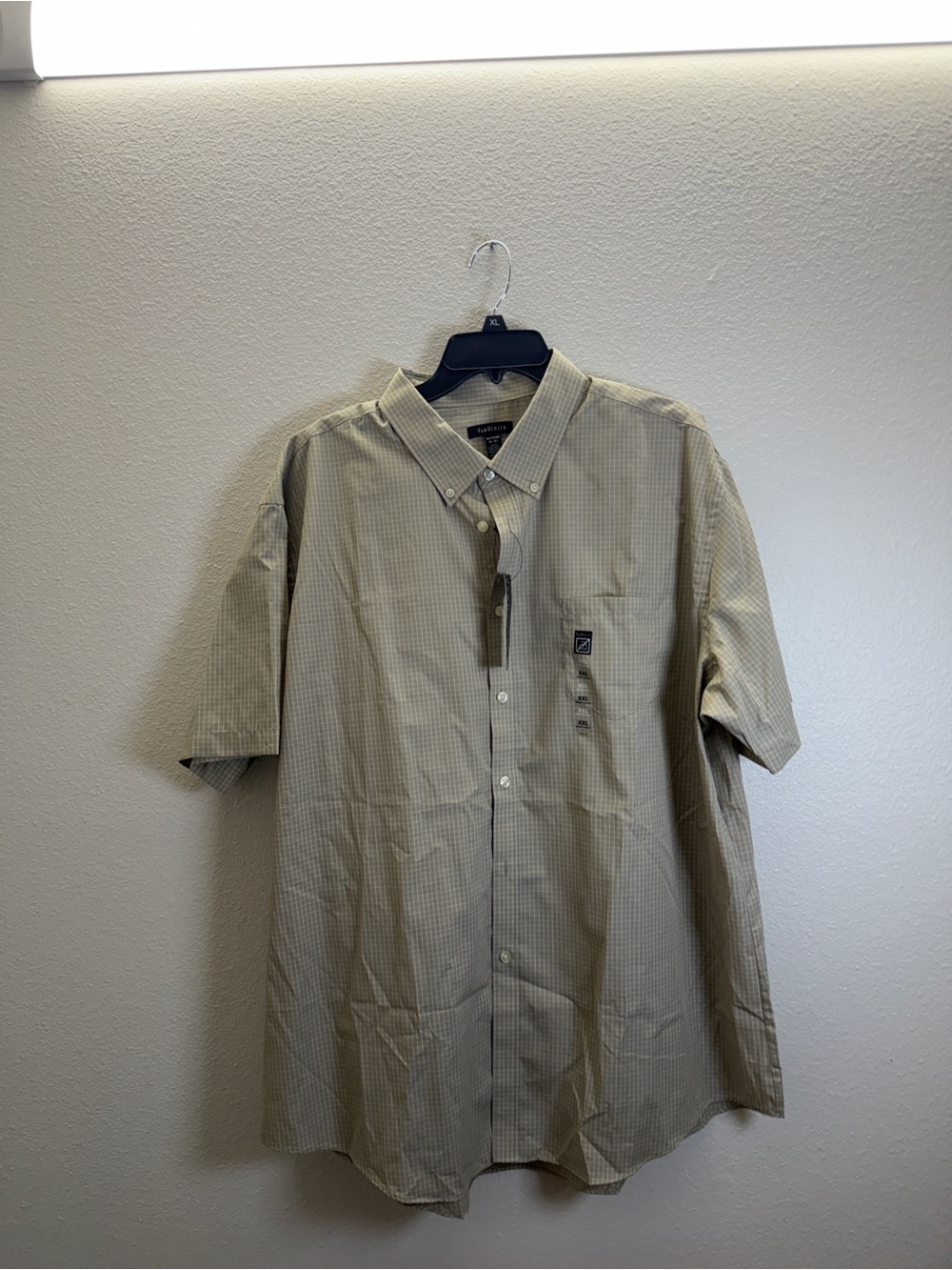 Van Heusen Short-Sleeve Button-Down in Light Beige Plaid